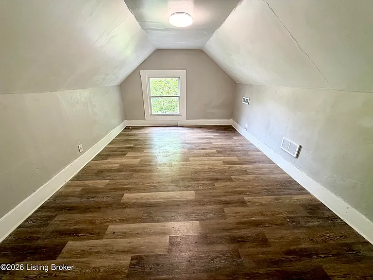1456 Beech St — Photo 10
