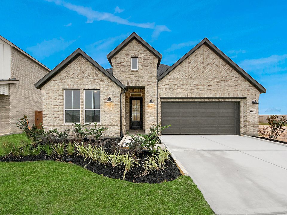 25119 Midnight Willow Front Exterior