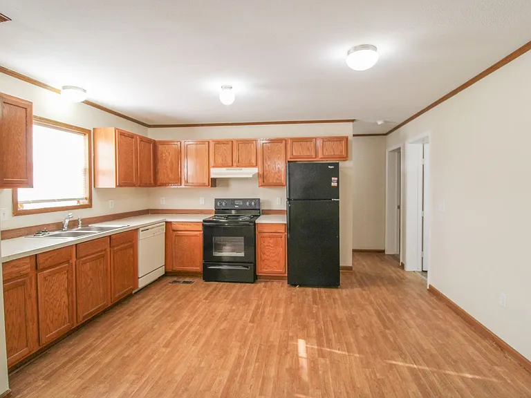 130 Meadows Ln — Photo 6