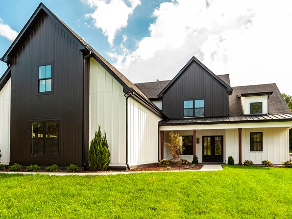 2039 Liberty Ln, Gallatin, TN 37066