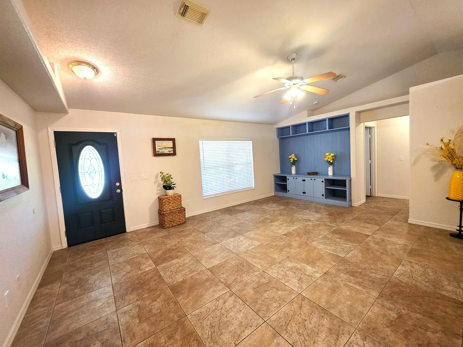 3 bed, 2.0 bath, 1478 sqft, $2,400 — Photo 4