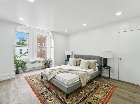 283 Griffith Street image 10 of 29