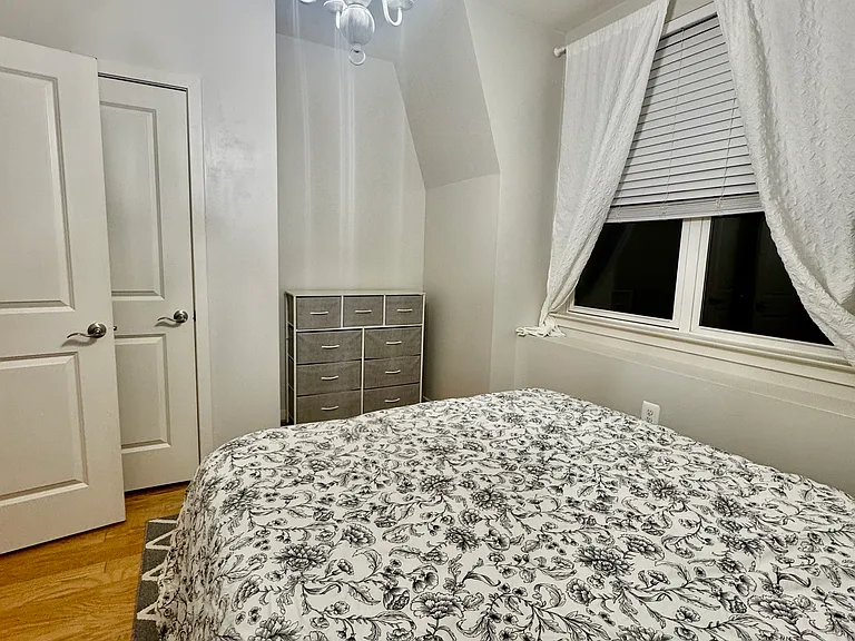 1447 Trafalgar Ln — Photo 12