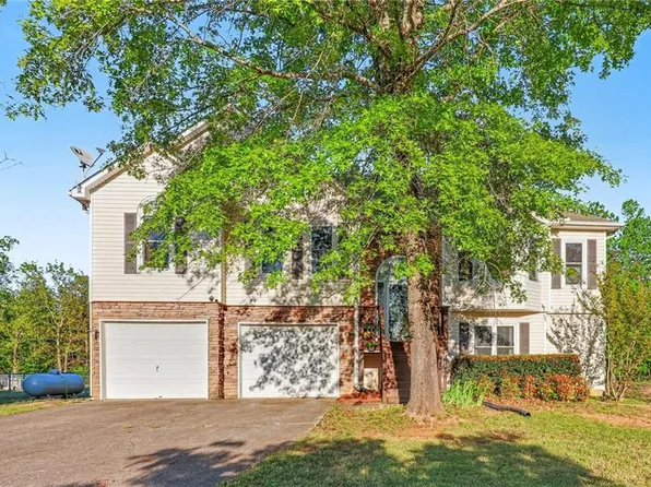65 Indian Hills Dr, Rydal, GA 30171