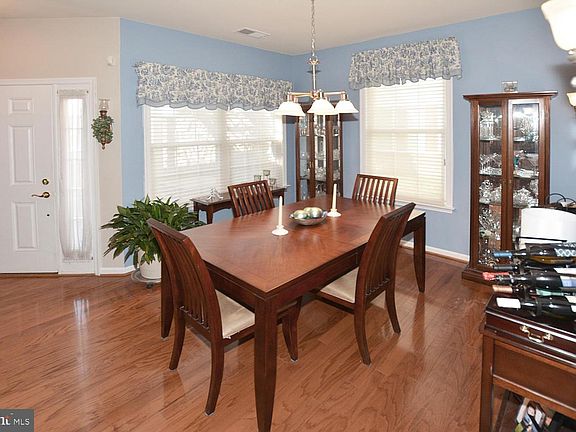 5th image of 20556 Rosewood Manor Sq