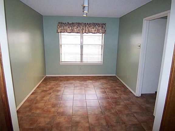 5th image of 2102 Mossy Oak St
