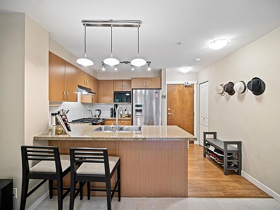 3rd image of 3105 Lincoln Ave #209