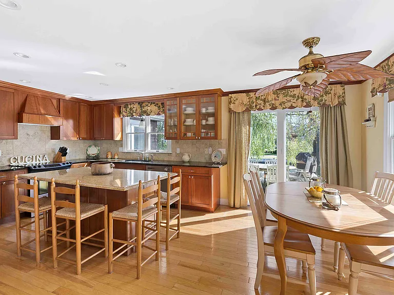 23 Whiting Rd — Photo 6