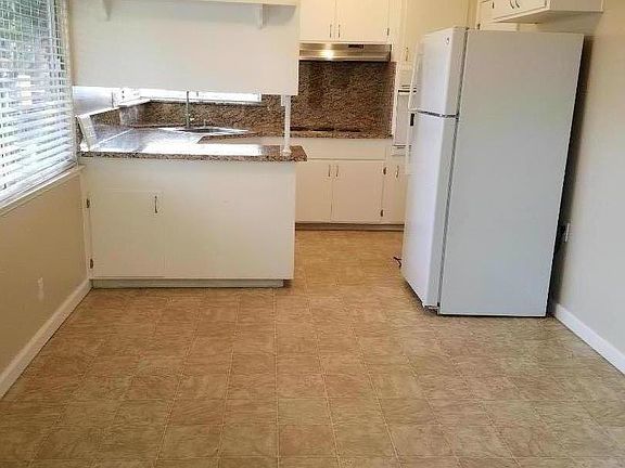 2nd image of 3105-3107 McKinley Dr