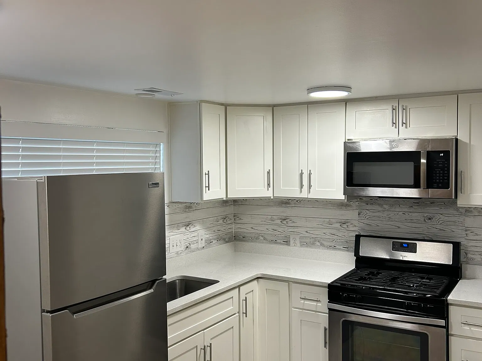 3 bed, 1000 sqft, $1,950 — Photo 1