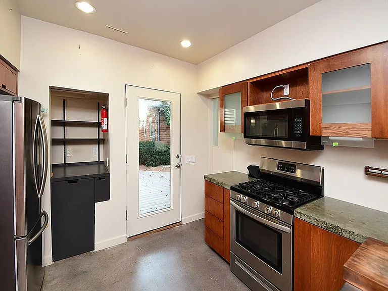 1018 S 36th St — Photo 10