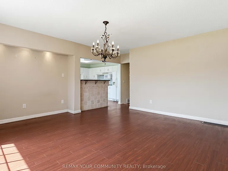 314 The Queensway S — Photo 12