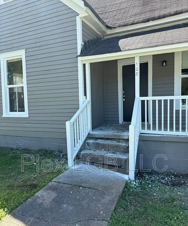 108 Bell St