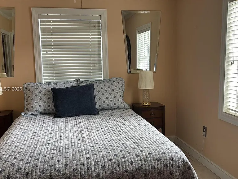 1239 NE 16th Ave — Photo 9