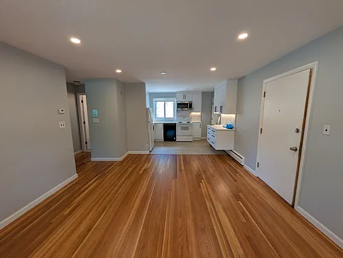 42 Lionel Ave #C Photo 1 42 Lionel Ave #C Photo 1
