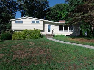 10 Guzeika Rd, North Kingstown, RI 02852