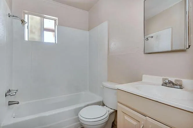 621 N 30th Pl — Photo 4