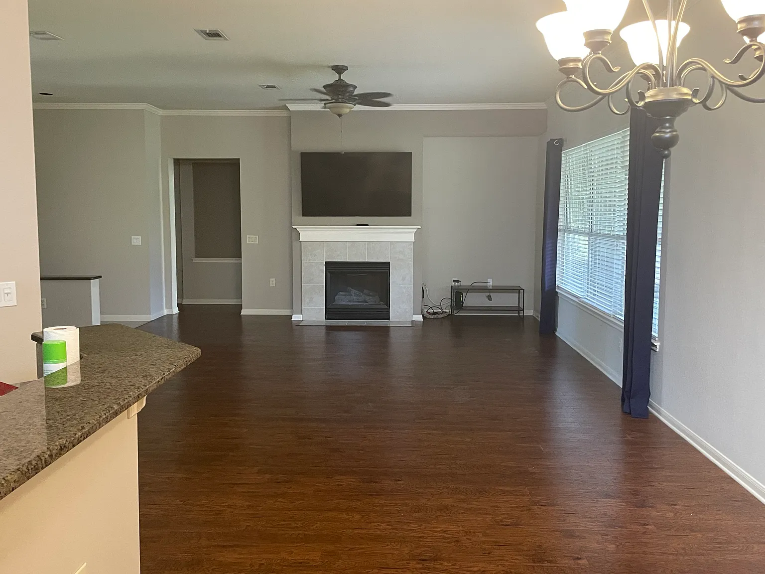 2 bed, 1802 sqft, $2,350 — Photo 4