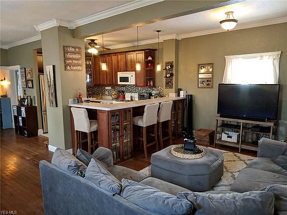 3rd image of 2025 Ferndale Ave