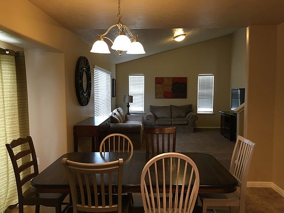 4th image of 465 E Apple Blossom Ln