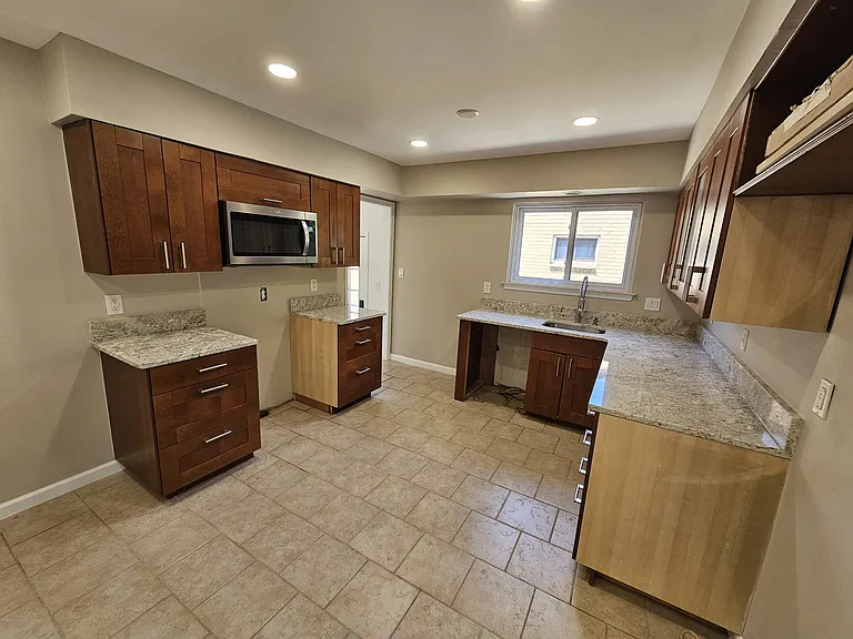 8234 Perrin Ave — Photo 8