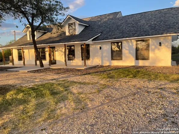 210 County Road 4643, Hondo, TX 78861