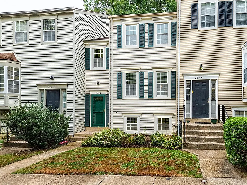 2370 Hunters Square Ct