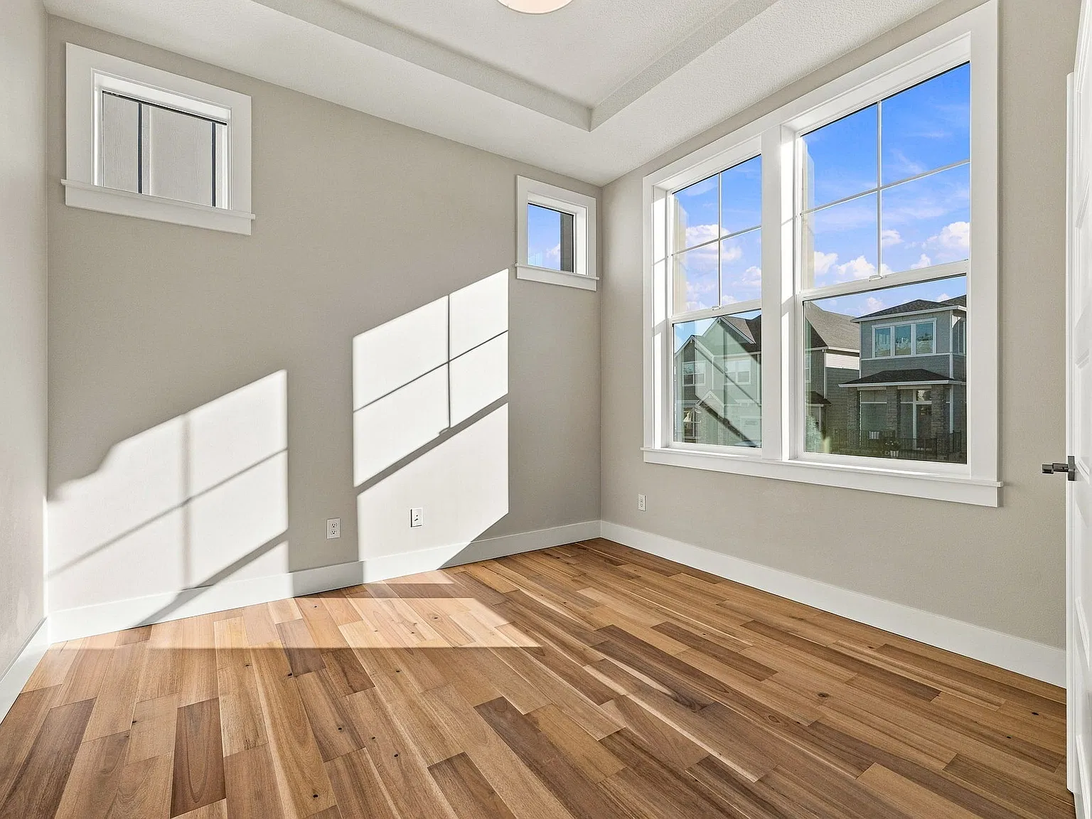 5 bed, 3.5 bath, 2735 sqft, $3,300 — Photo 3