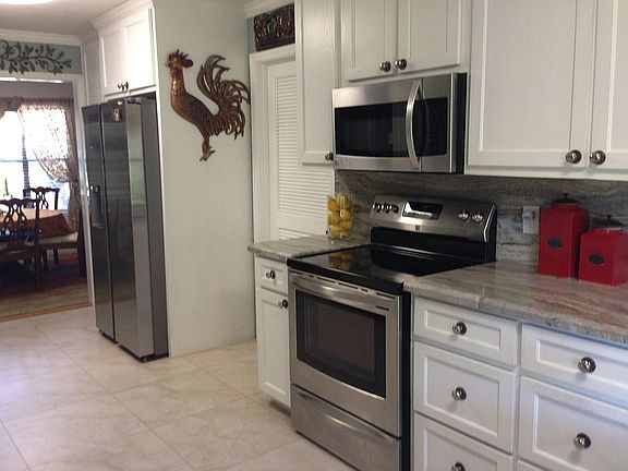 3rd image of 2825 Poinciana St