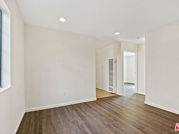 5th image of 820 W 79th St #B