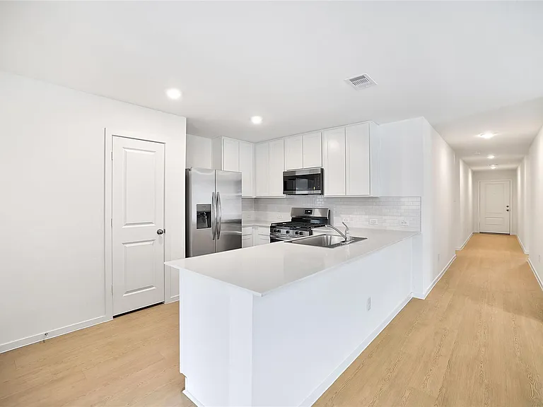 245 Douglas Hills Dr — Photo 12