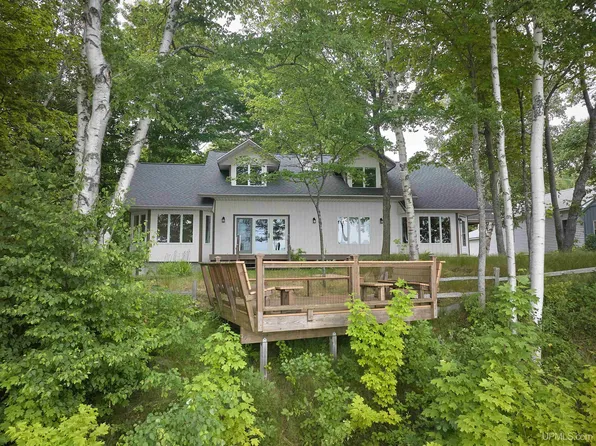 1438 Washington St, Munising, MI 49862