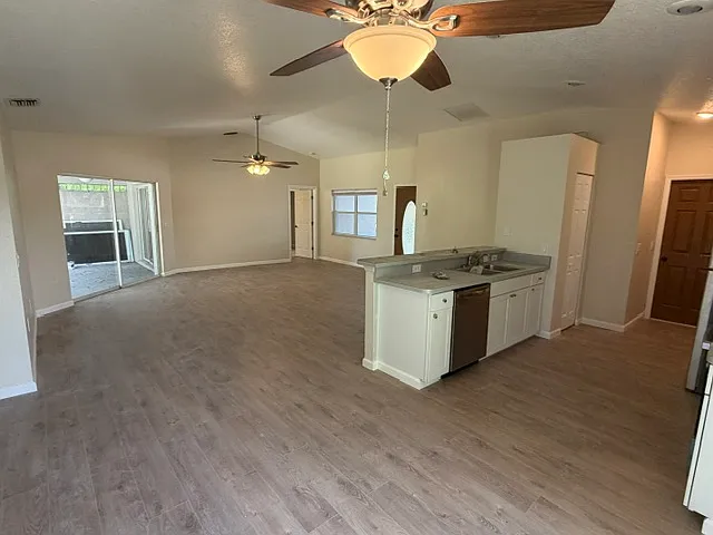 3 bed, 1398 sqft, $2,295 — Photo 2