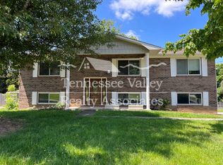 7629 Crestland Rd, Knoxville, TN 37938