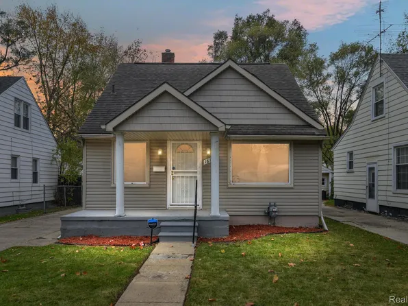 18752 Kenosha St, Harper Woods, MI 48225
