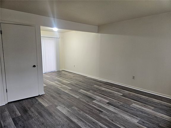 4th image of 909 Chapel Rd #7