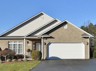 365 Lands End Cir, Union Hall, VA 24176