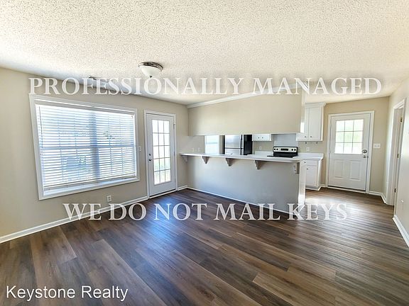 3rd image of 4740 Primrose Pl