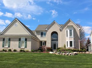 47832 Royal Pointe Dr, Canton, MI 48187