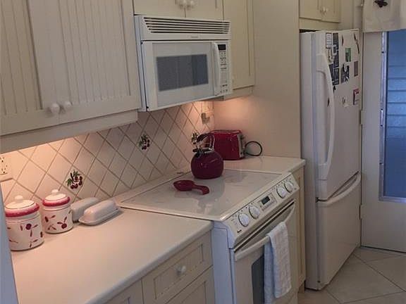 3rd image of 2150 Gulf Shore Blvd N APT 605