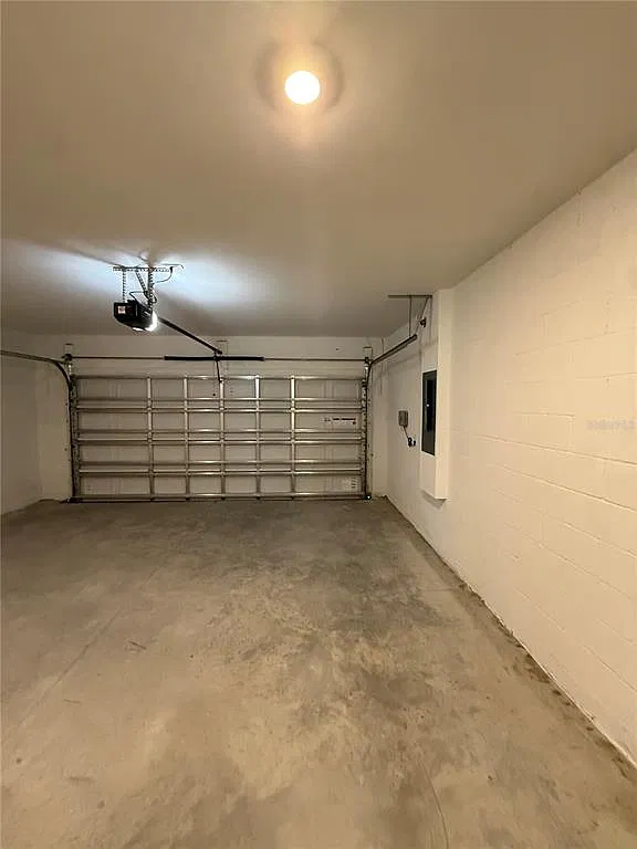 5 bed, 2.5 bath, 2112 sqft, $2,250 — Photo 2