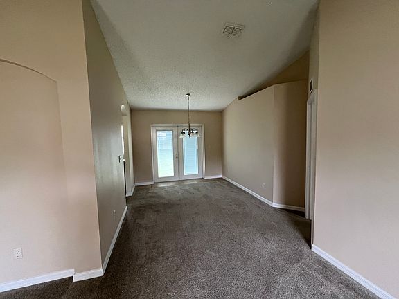 3rd image of 15 Prestwick Ln