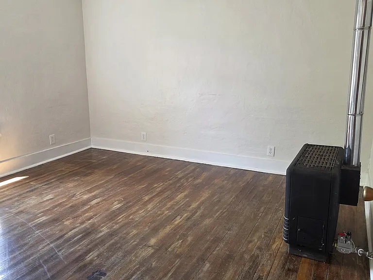 525 Agua Fria St #B — Photo 10