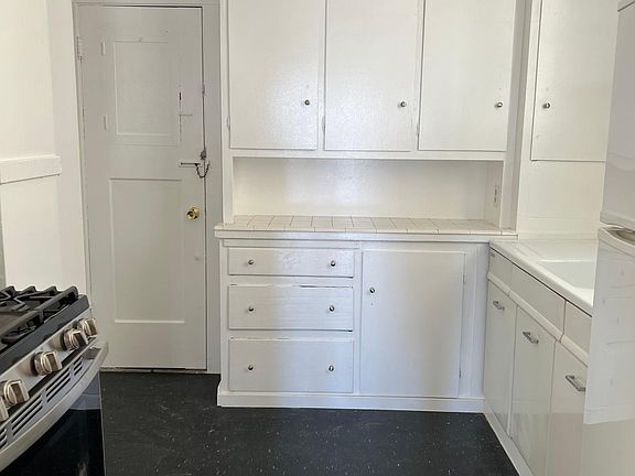 2nd image of 2055 California St APT 203