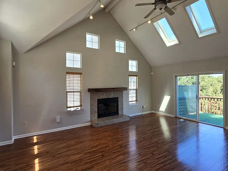 1160 Arlington Way — Photo 3