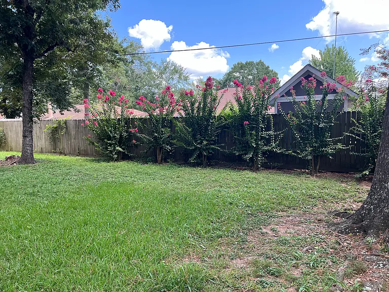 1712 Lindy Ln — Photo 16