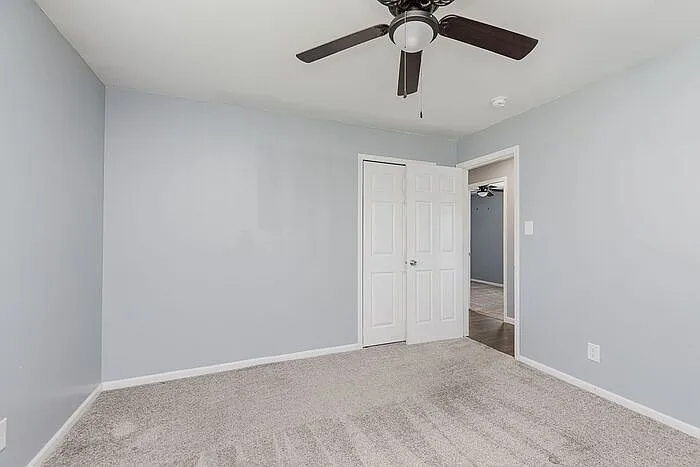 1530 S Drexel Ave — Photo 16