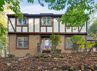 104 Great Oaks Dr, Coraopolis, PA 15108