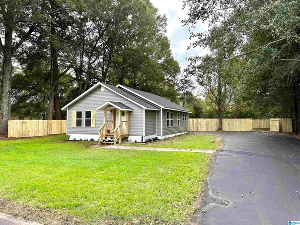 630 Pinewood Dr, Bessemer, AL 35023