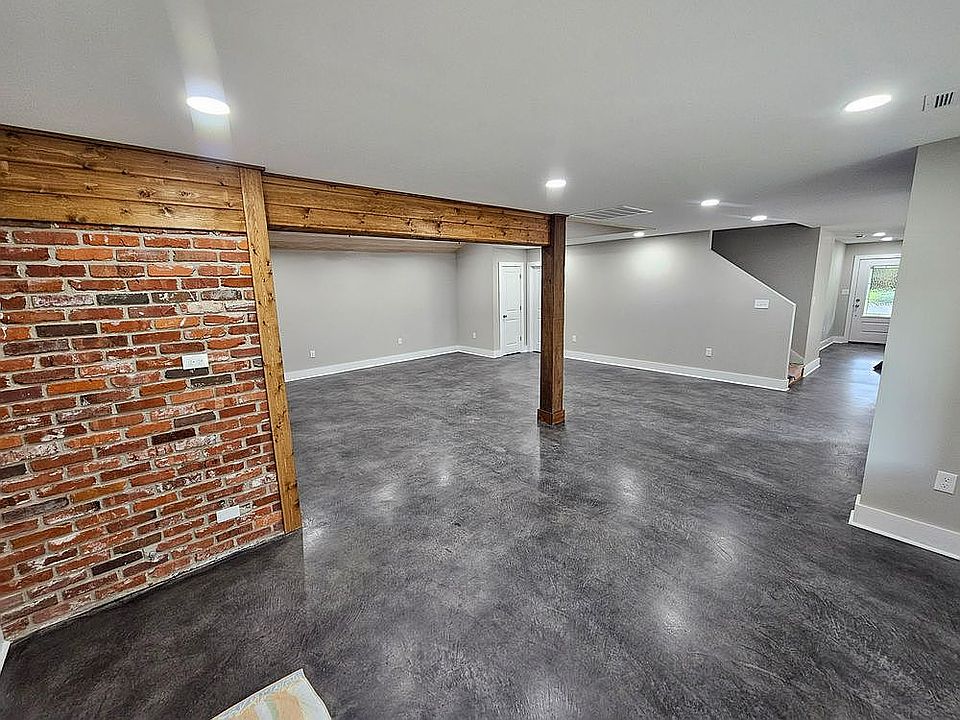 1st image of 207 Oak Glen Dr